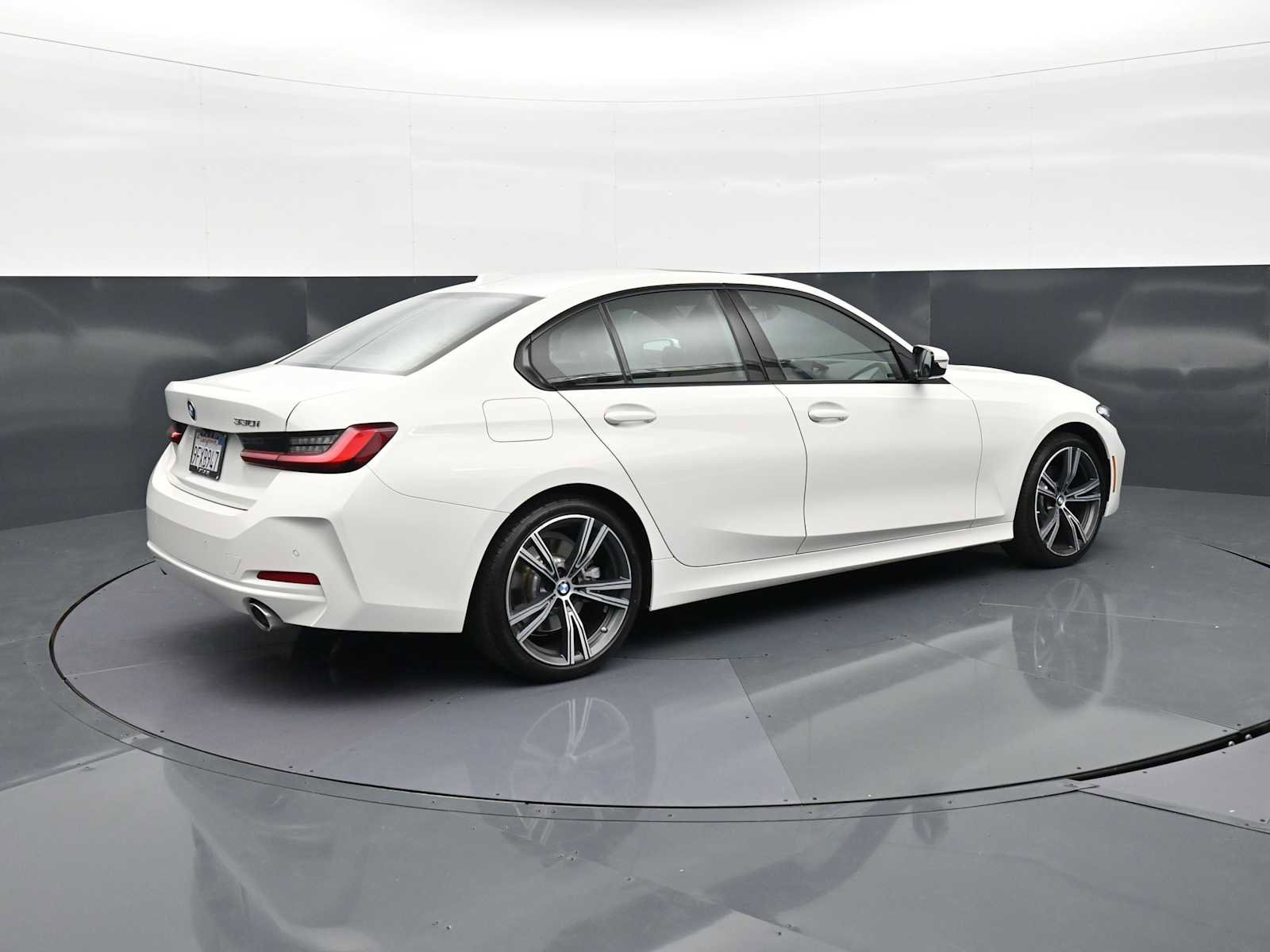 Used 2023 BMW 330i Sedan w/ Premium Package RWD image 5