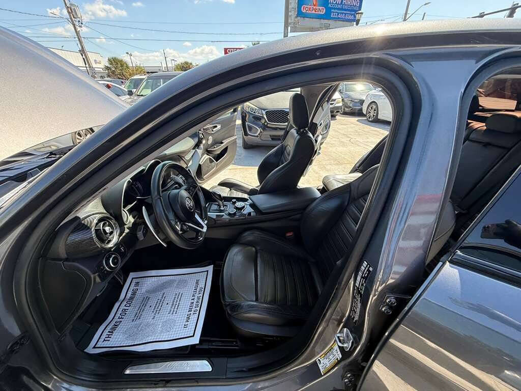 Used 2017 Alfa Romeo Giulia Ti w/ TI 19" Sport Package AWD/4WD image 18
