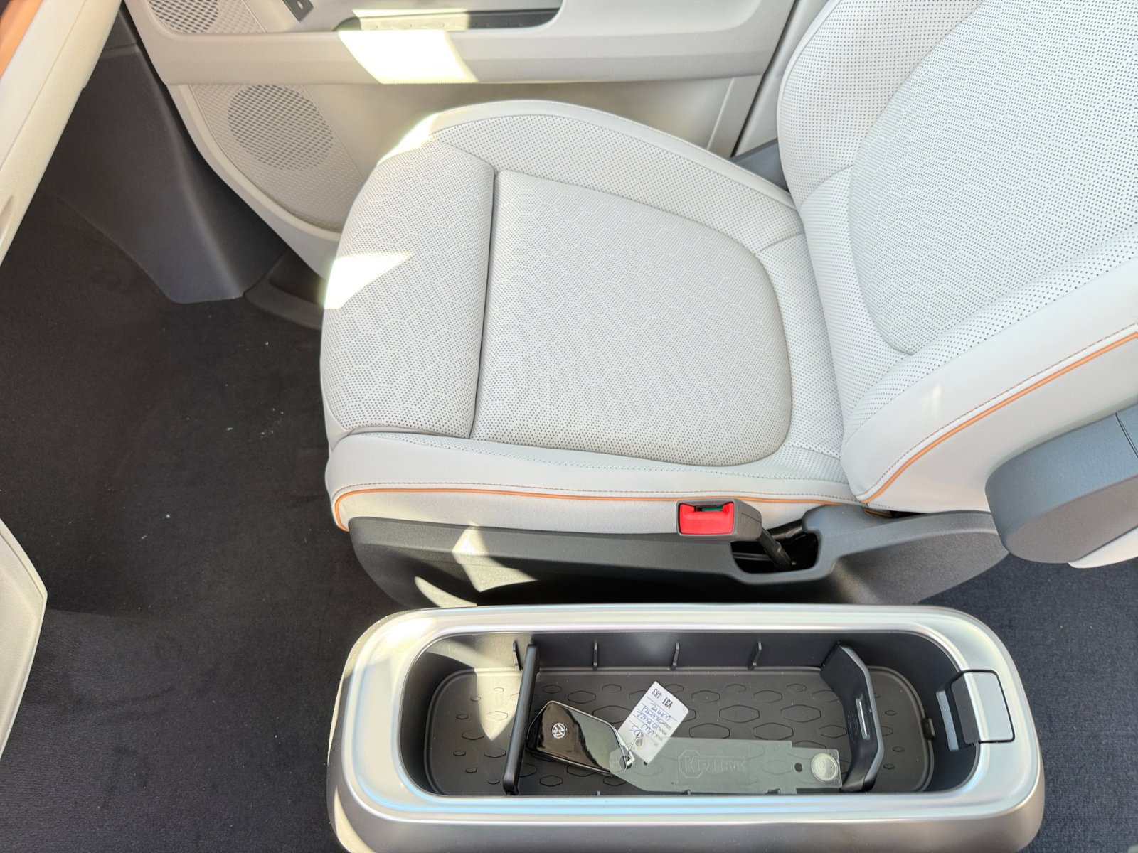 New 2025 Volkswagen ID. Buzz 1st Edition RWD image 14