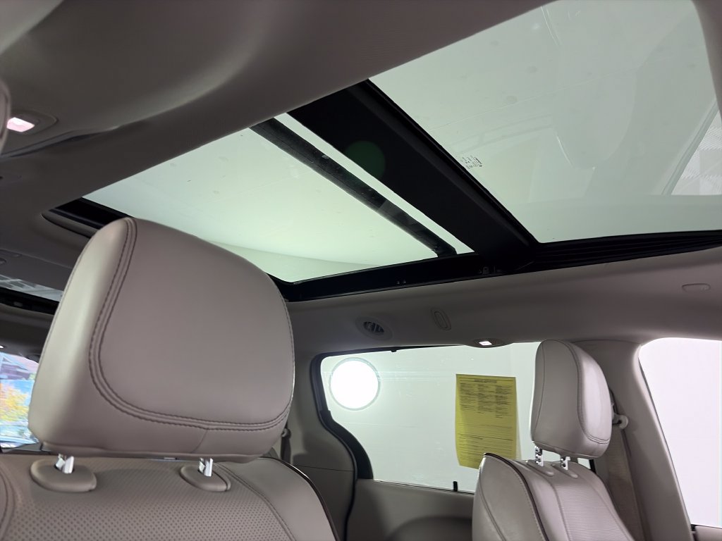 Used 2017 Chrysler Pacifica Limited w/ Advanced Safetytec Group FWD image 30