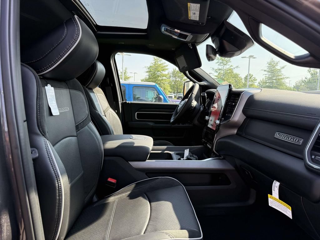 New 2026 RAM 3500 Laramie AWD/4WD image 15