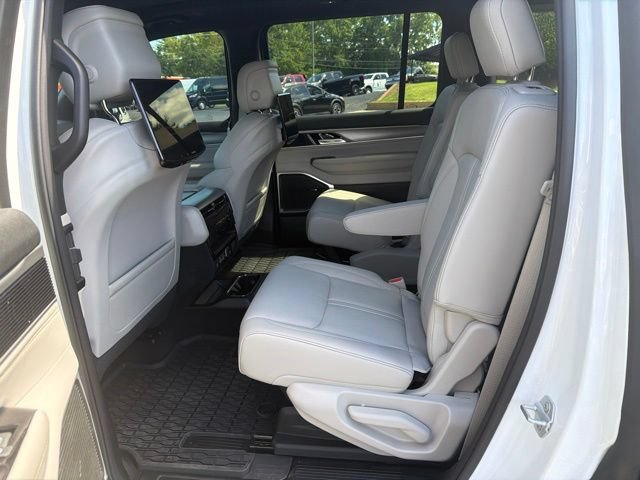 Used 2025 Jeep Wagoneer Series II AWD/4WD image 8