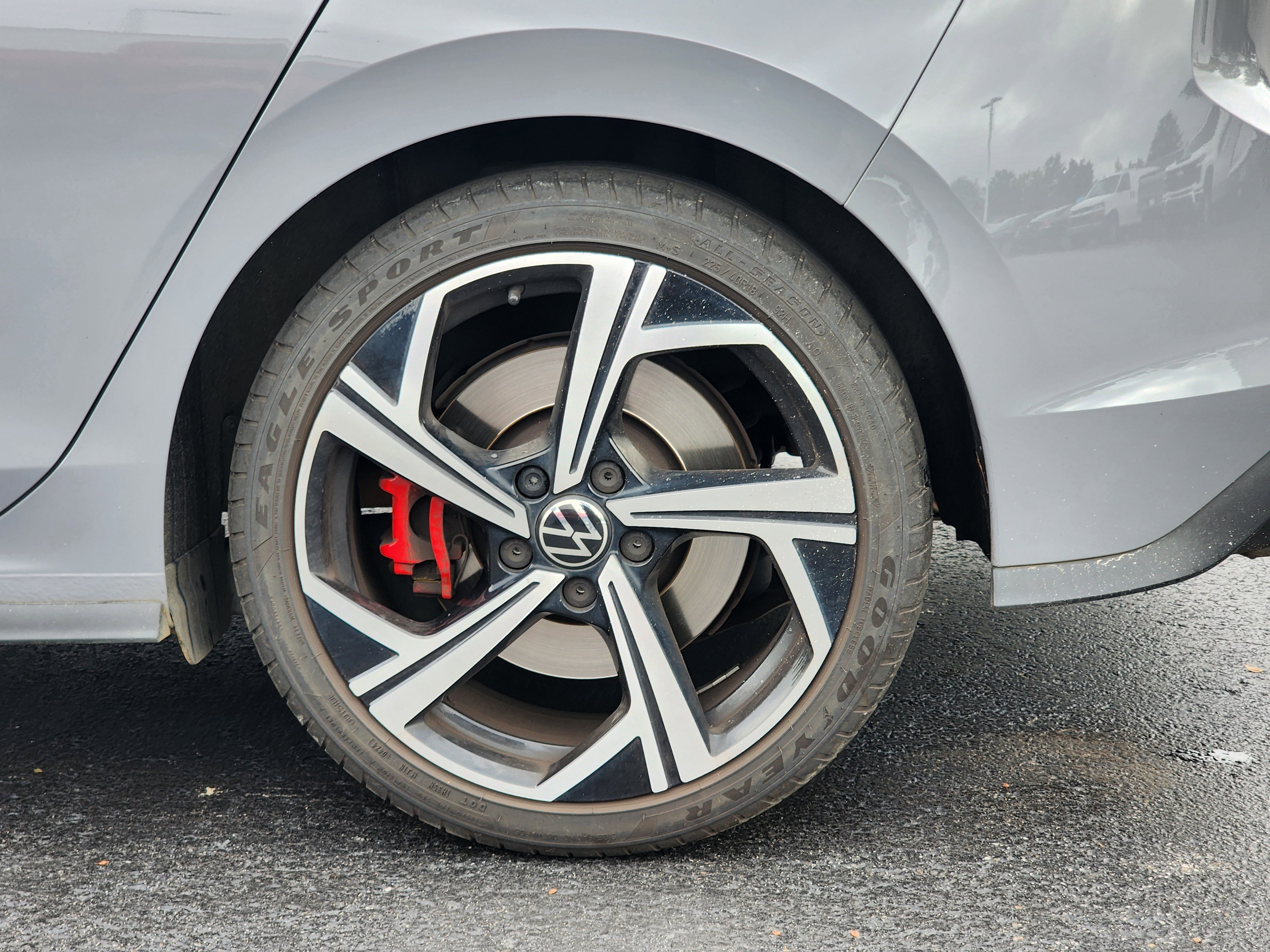 Used 2024 Volkswagen GTI SE w/ SE Leather Seats Package image 9