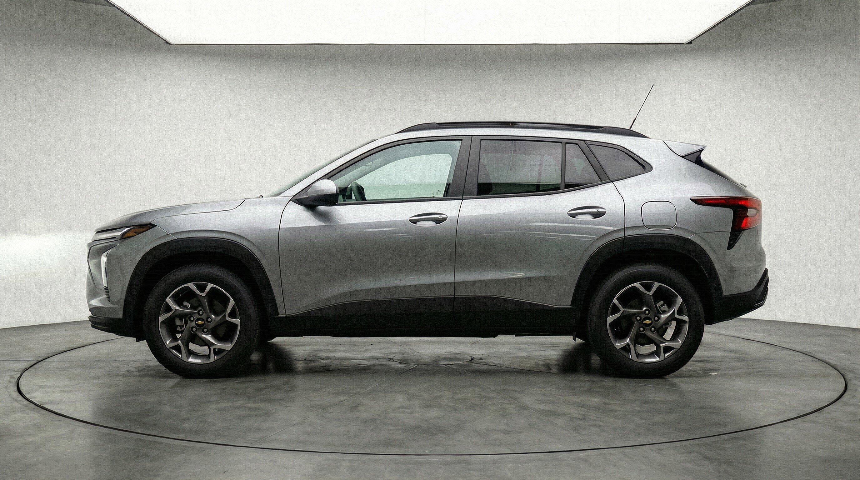 Used 2025 Chevrolet Trax LT w/ LT Convenience Package image 5