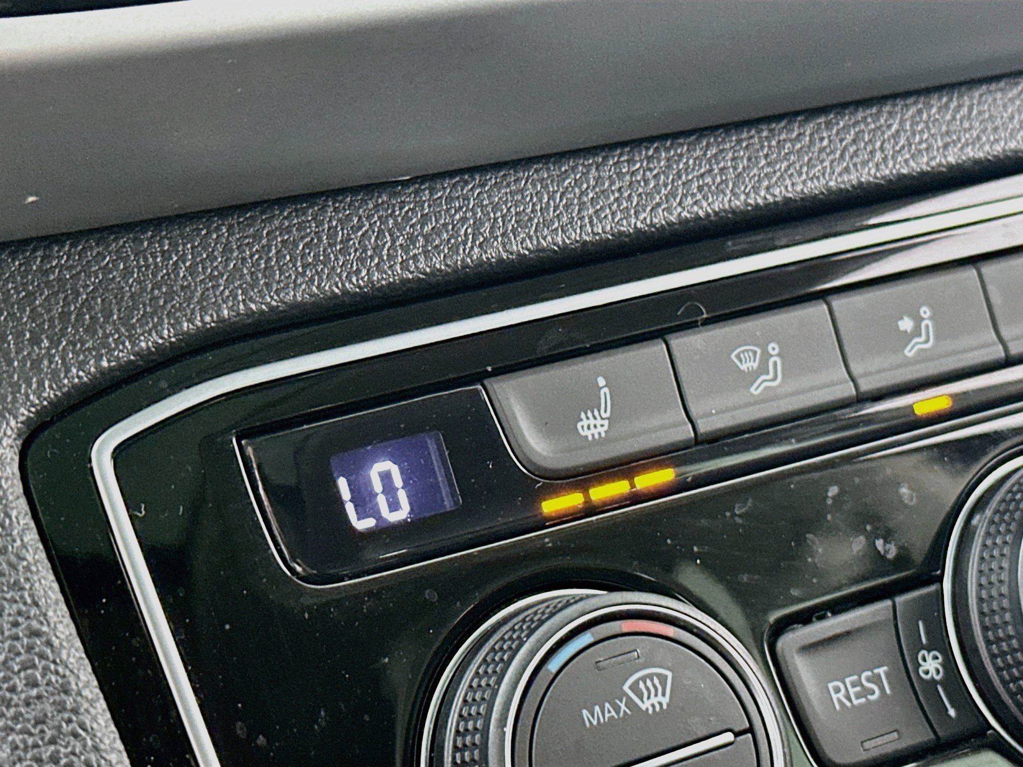 Used 2022 Volkswagen Atlas SE FWD image 19