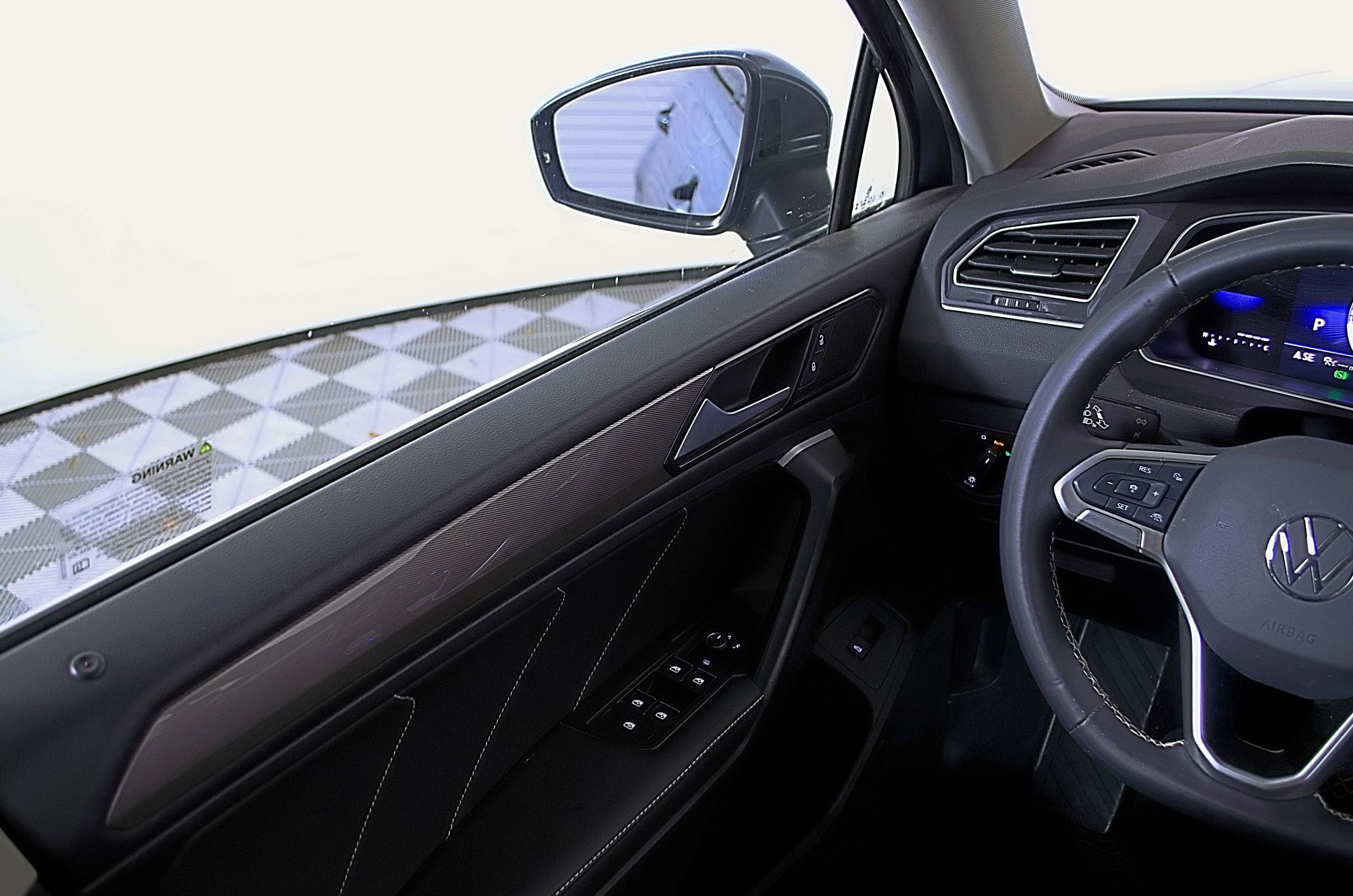 Used 2024 Volkswagen Tiguan SE w/ MDO Package, Three-Row image 21
