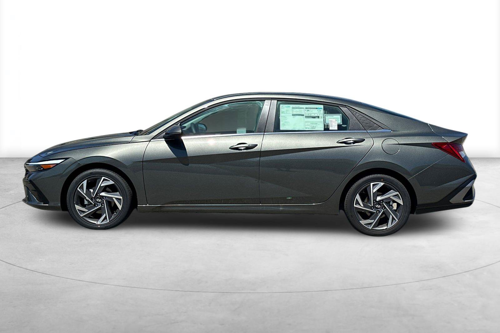 New 2026 Hyundai Elantra Limited FWD image 3