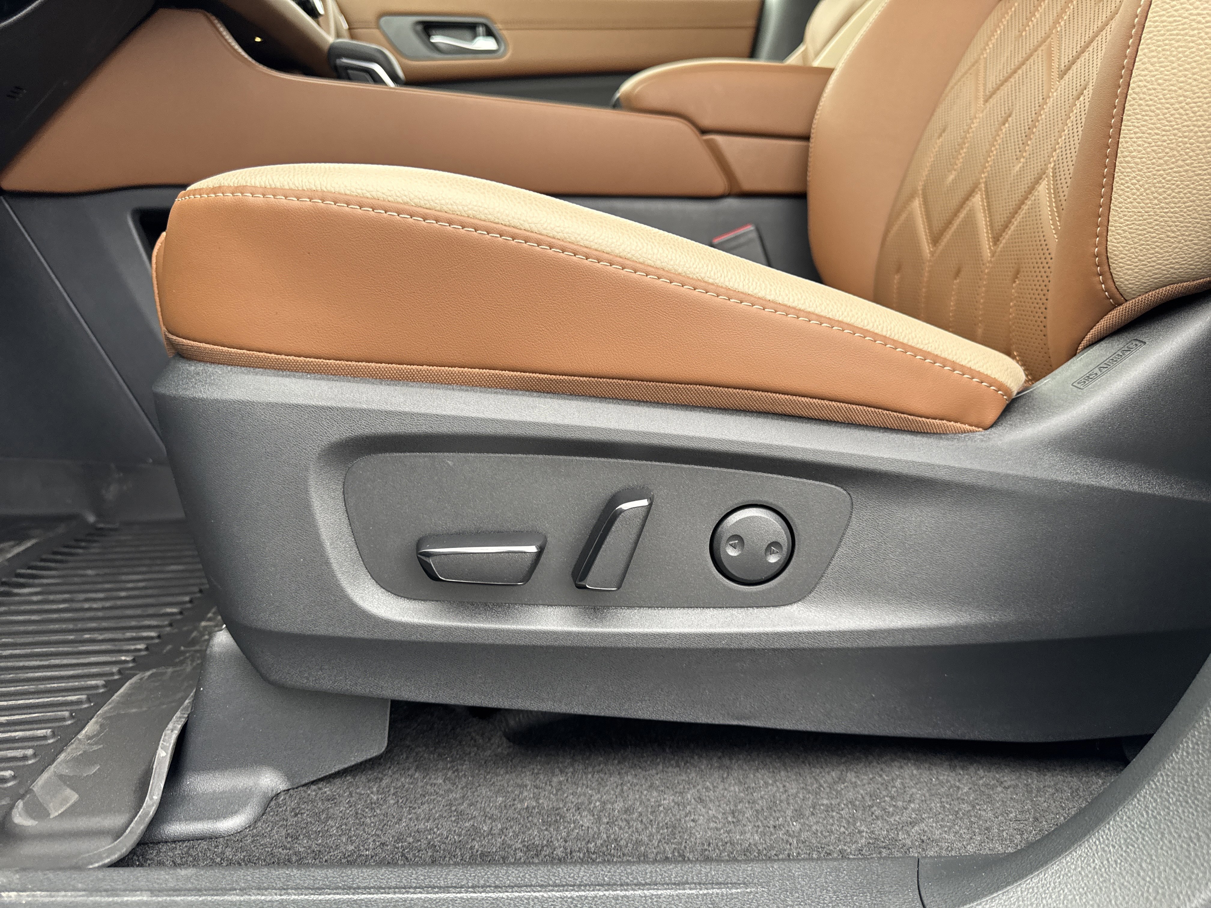 New 2026 Nissan Pathfinder Platinum image 11