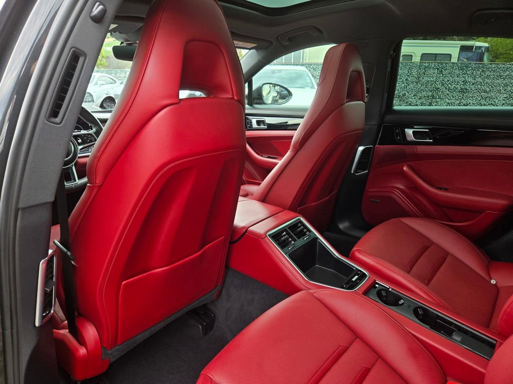 Used 2020 Porsche Panamera 4 image 15