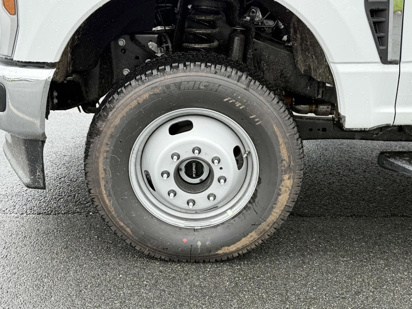 New 2025 Ford F350 XL w/ XL Chrome Package image 7