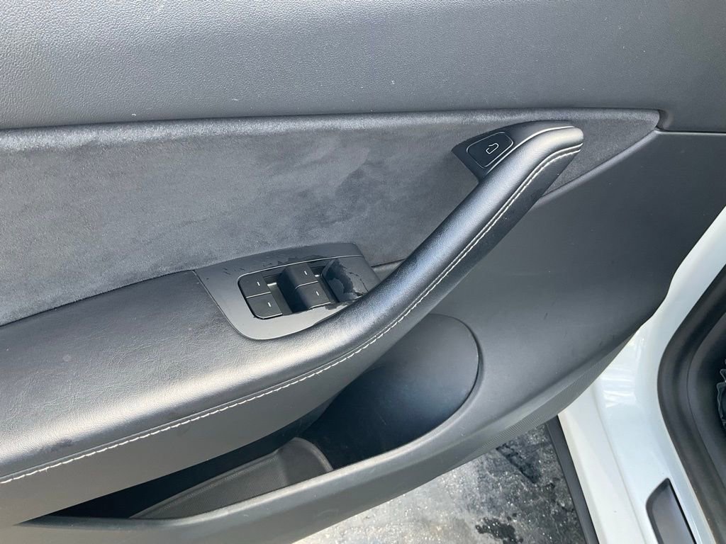 Used 2021 Tesla Model Y Long Range image 24