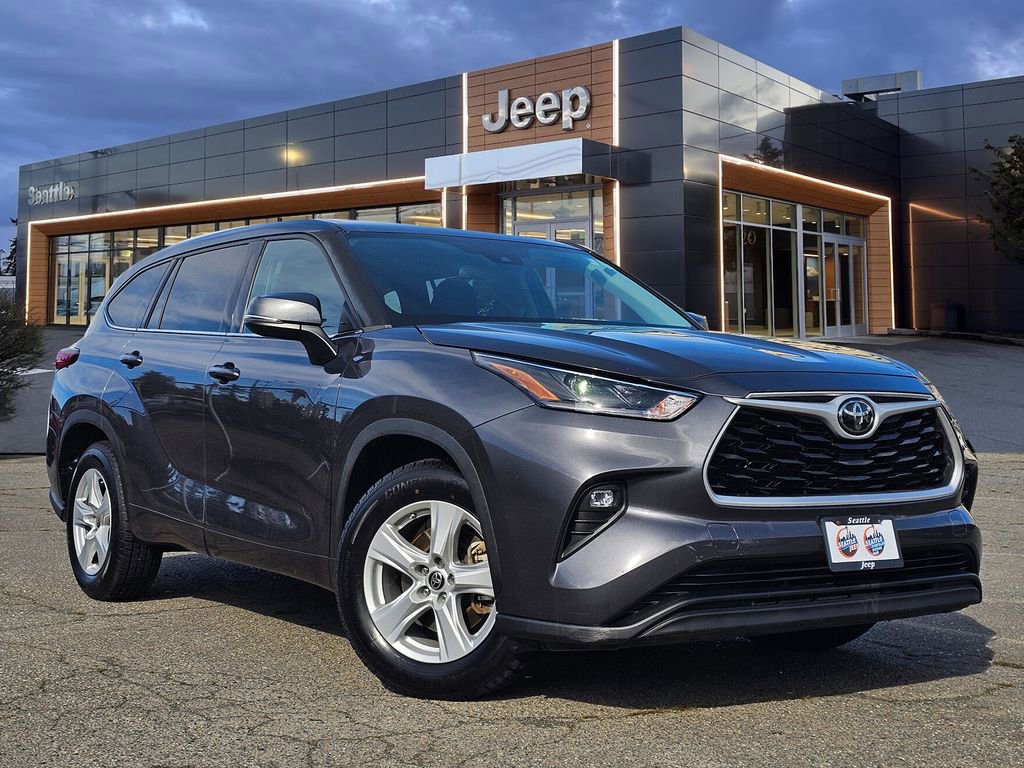 Used 2021 Toyota Highlander LE image 1