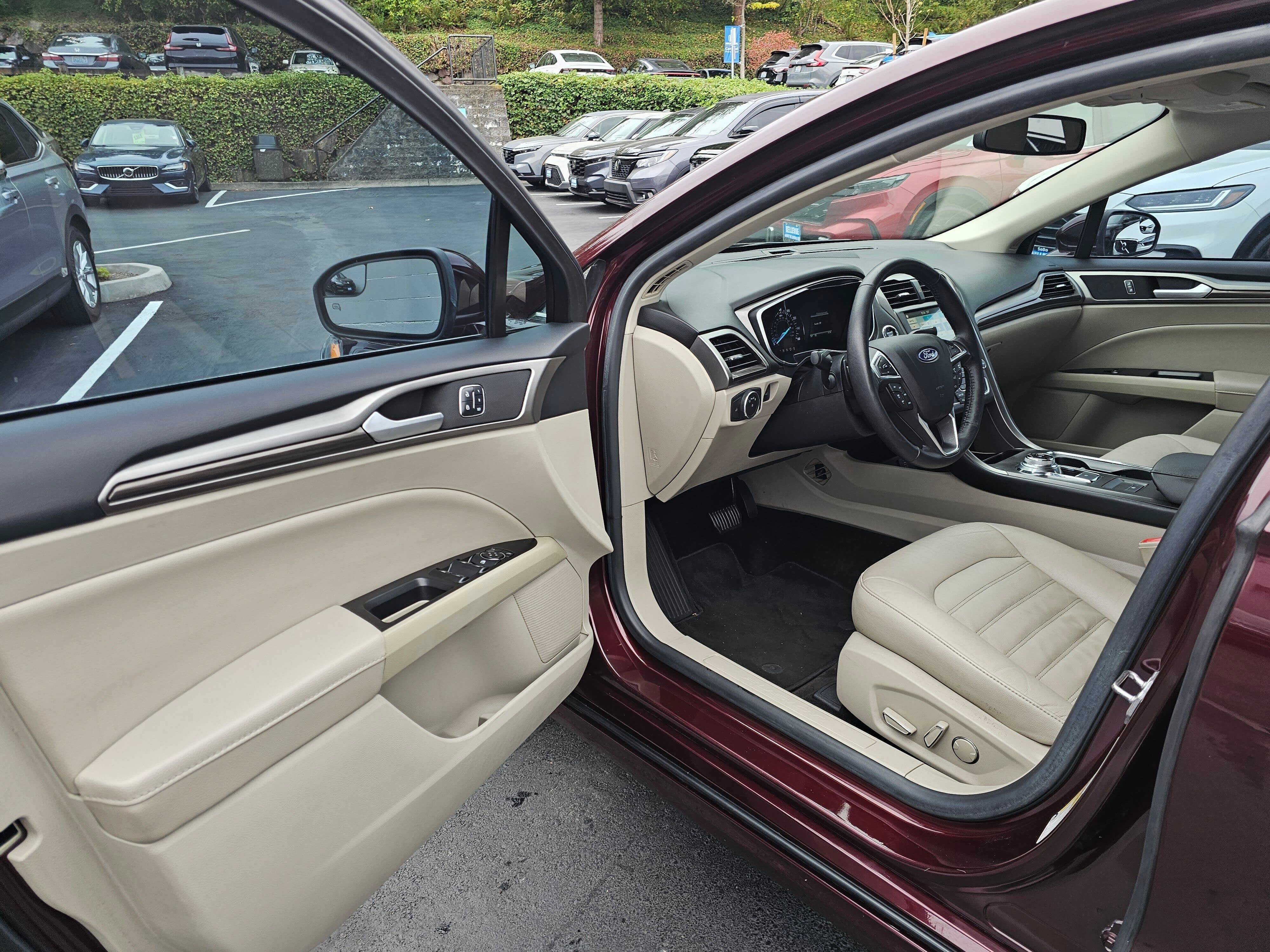 Used 2018 Ford Fusion SE w/ Fusion SE Technology Package FWD image 23