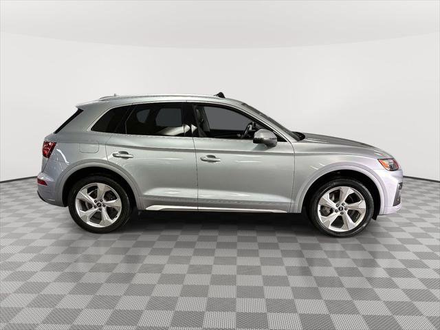 Used 2021 Audi Q5 2.0T Premium Plus w/ Premium Plus Package AWD/4WD image 2