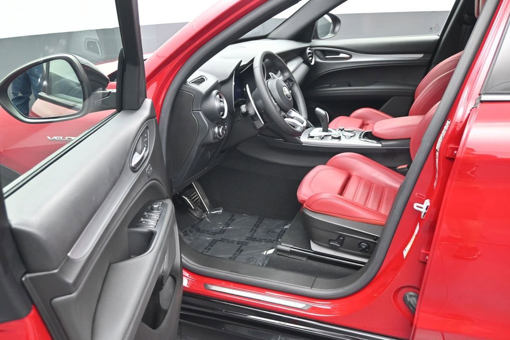 Used 2024 Alfa Romeo Stelvio Veloce AWD/4WD image 10