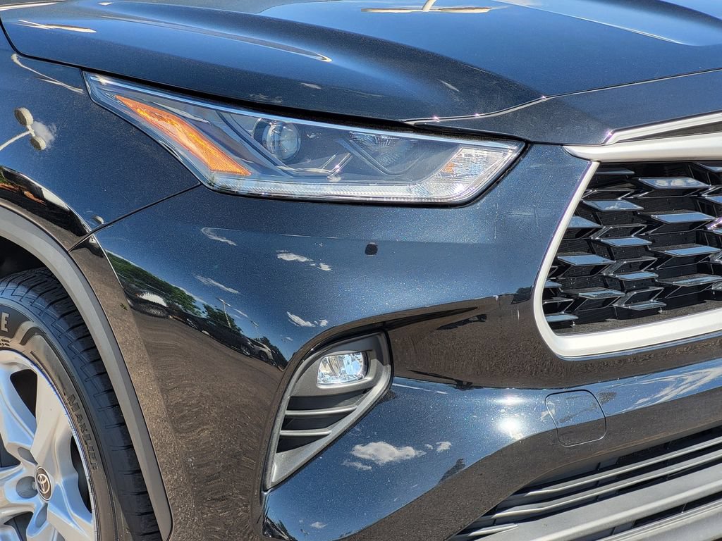 Used 2021 Toyota Highlander LE AWD/4WD image 28