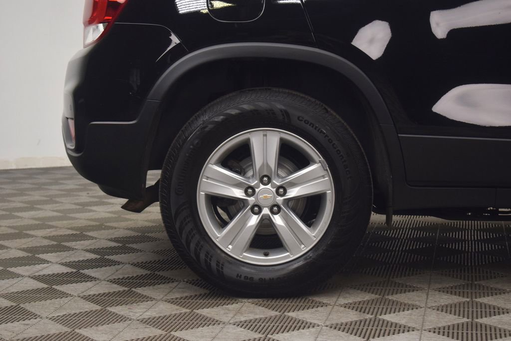 Used 2022 Chevrolet Trax LT w/ Driver Confidence Package AWD/4WD image 32