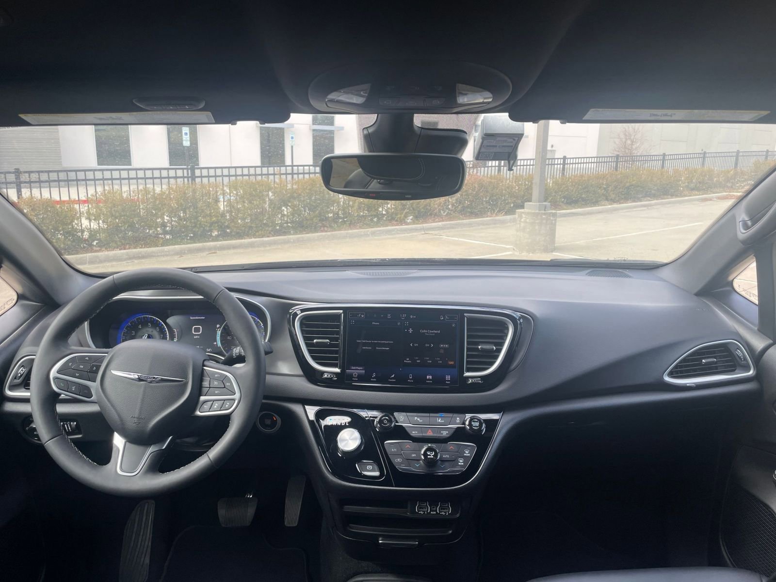 Used 2025 Chrysler Pacifica Select image 38