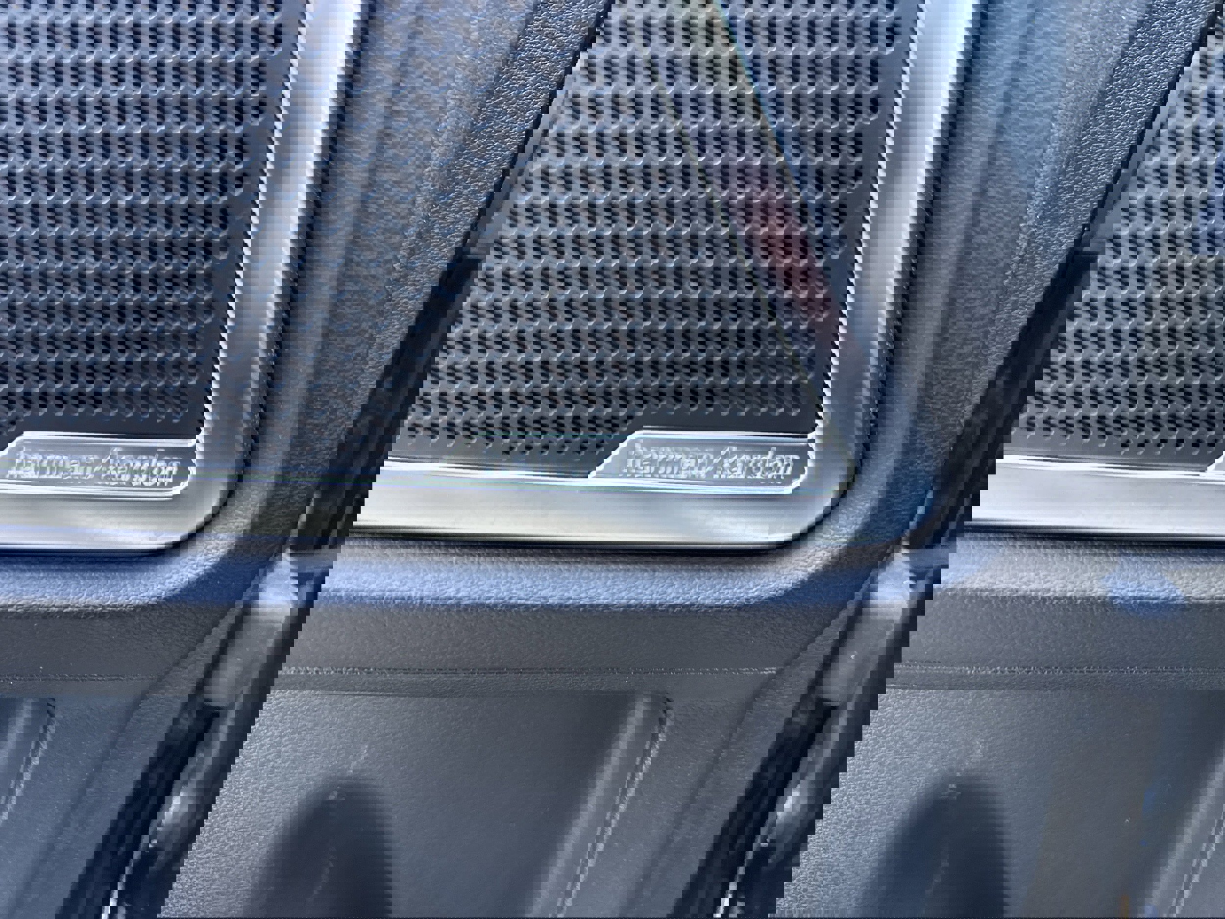 Used 2024 Kia Telluride SX Prestige w/ Towing Package AWD/4WD image 10