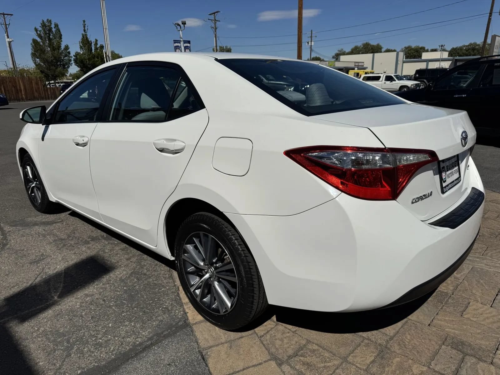 Used 2016 Toyota Corolla LE FWD image 4