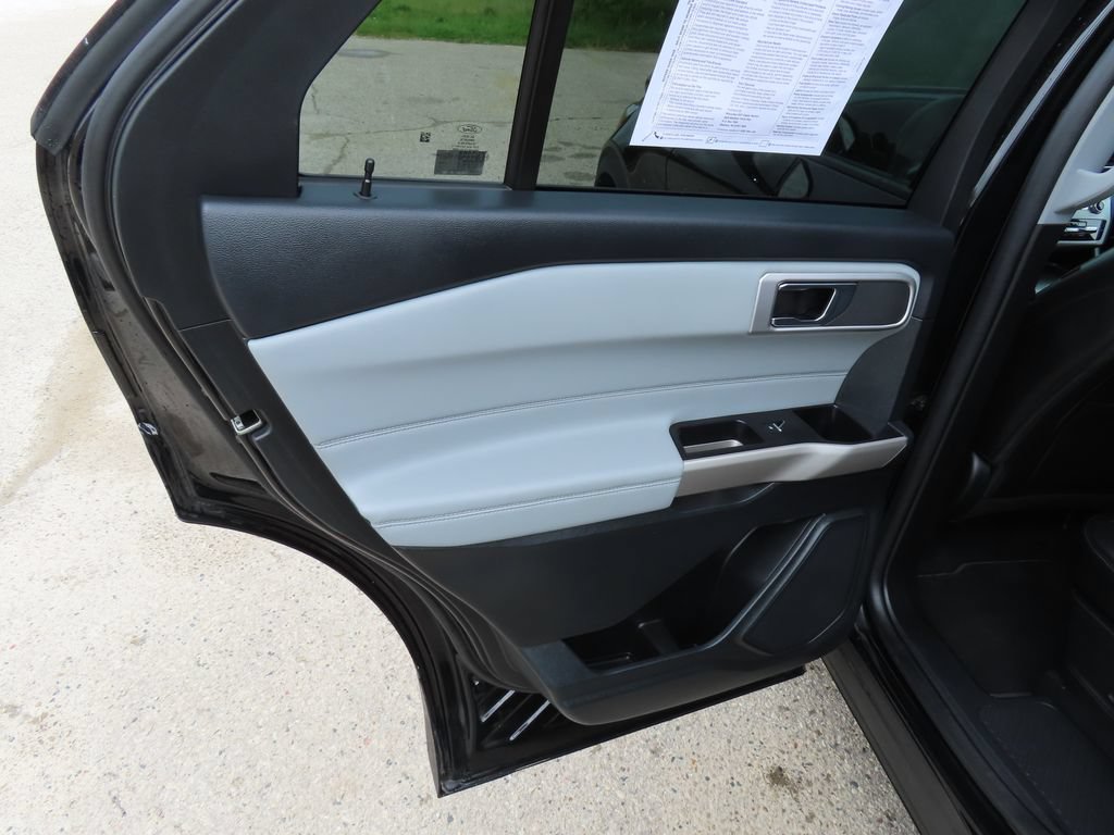 Used 2023 Ford Explorer XLT w/ Equipment Group 202A AWD/4WD image 28
