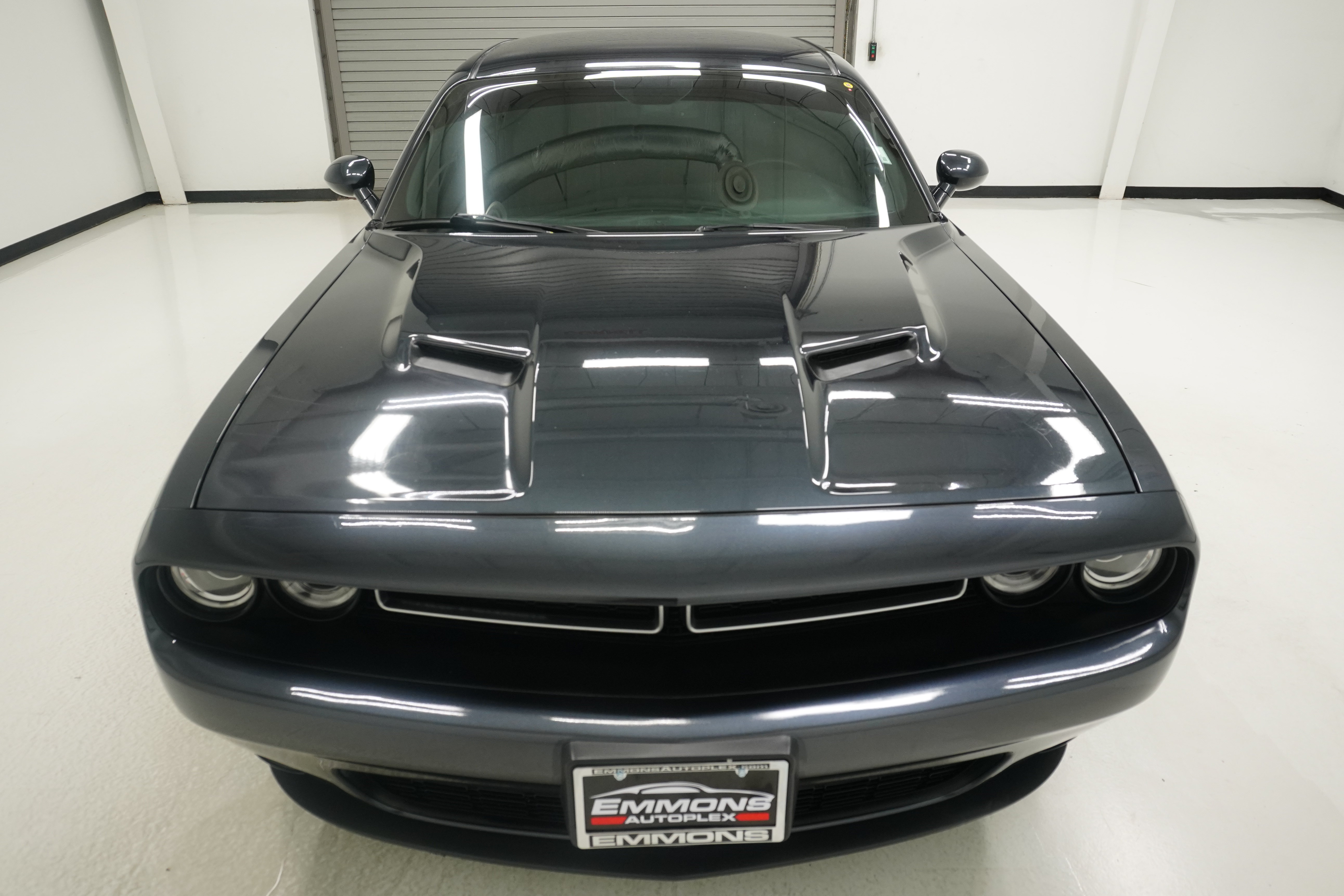 Used 2019 Dodge Challenger SXT RWD image 2