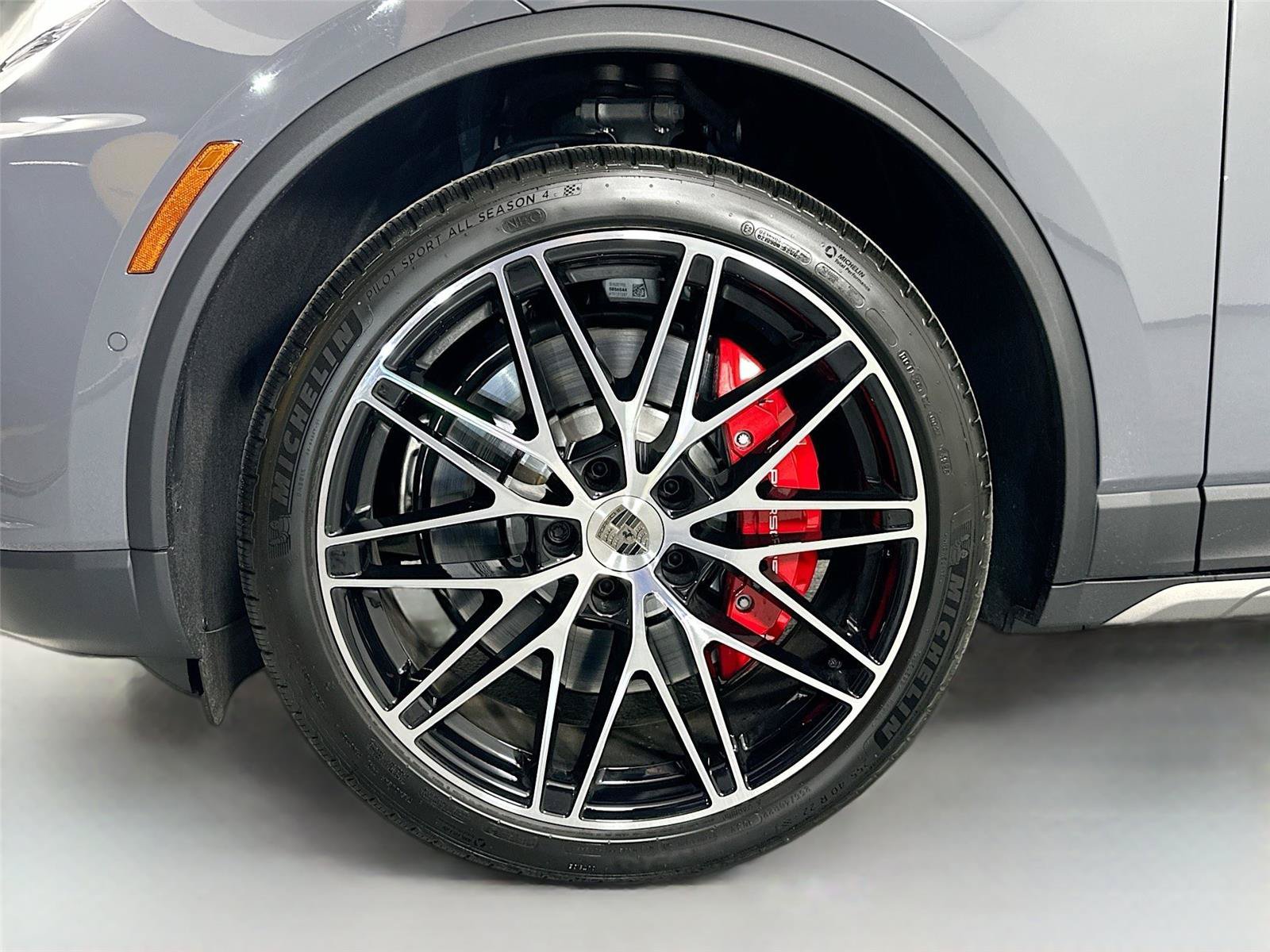 Certified 2025 Porsche Macan Turbo Electric AWD/4WD image 11