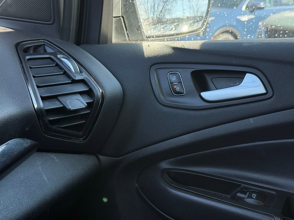 Used 2017 Ford Escape Titanium image 37