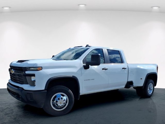 Used 2024 Chevrolet Silverado 3500 W/T AWD/4WD image 2