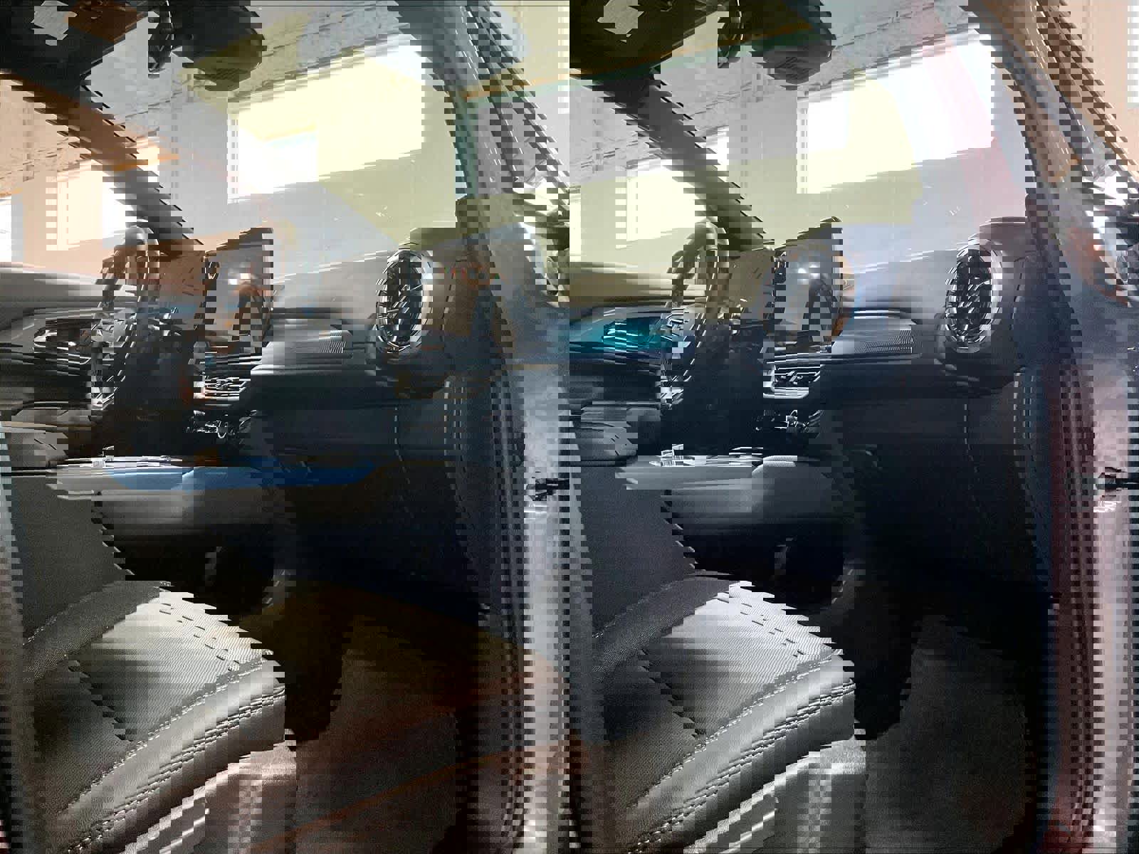 Used 2025 Chevrolet Equinox EV LT w/ Convenience Package image 14