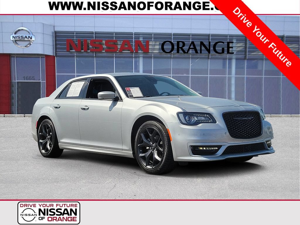 Used 2023 Chrysler 300 Touring L w/ Safetytec Plus Group RWD image 1