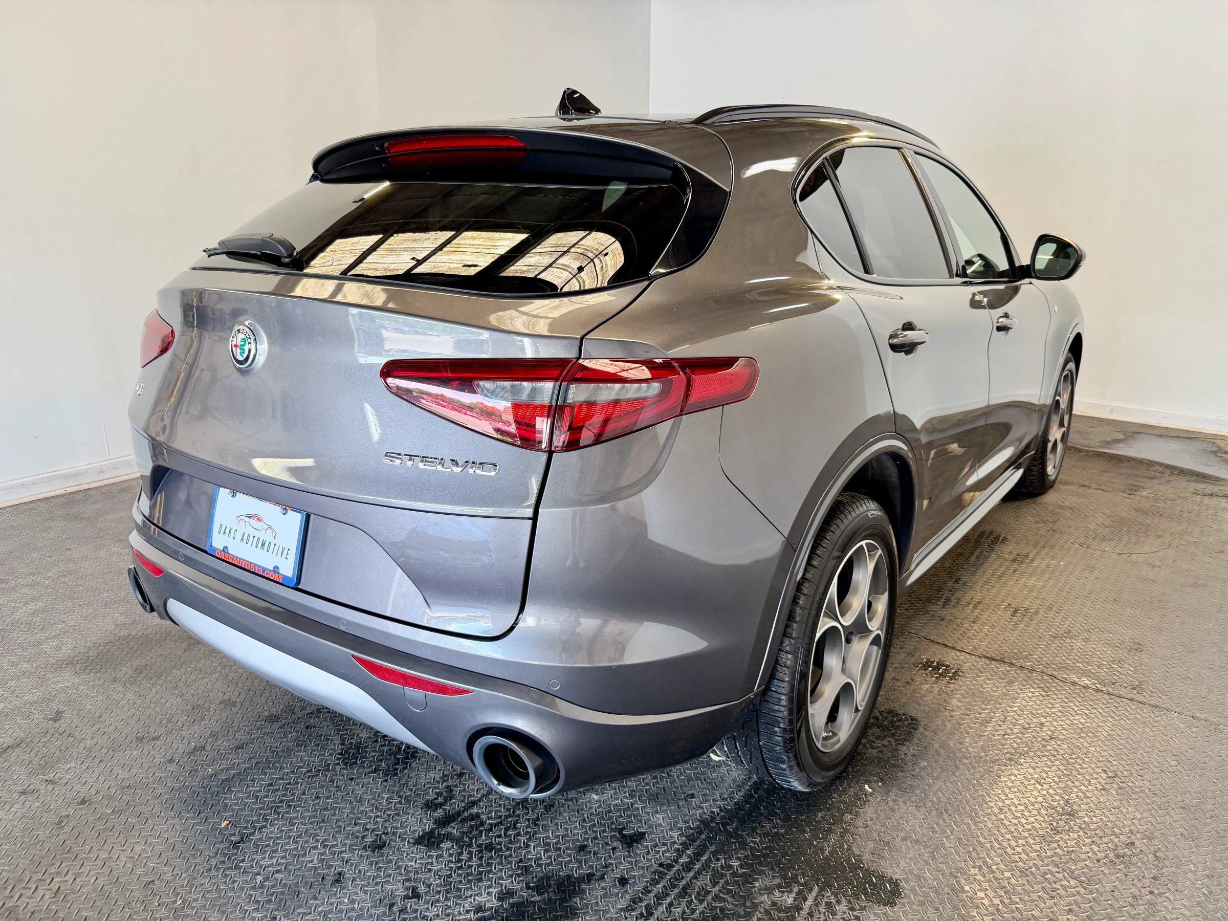 Used 2022 Alfa Romeo Stelvio Ti AWD/4WD image 6
