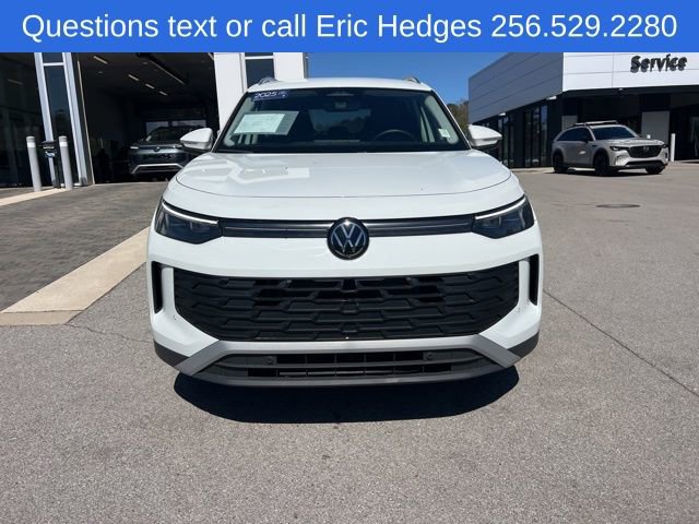 Certified 2025 Volkswagen Tiguan SE image 2