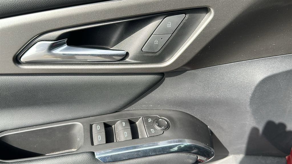 Used 2024 Chevrolet Traverse LT w/ Trailering Package image 12