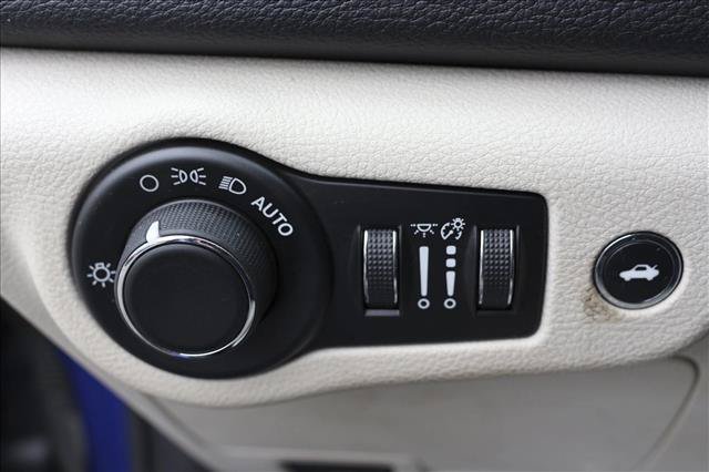 Used 2015 Chrysler 200 Limited FWD image 13