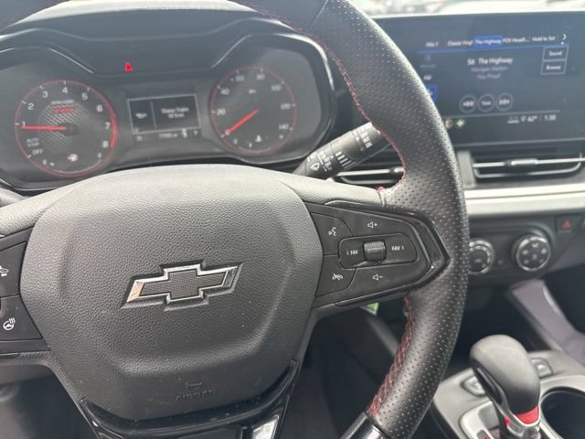 Used 2025 Chevrolet Trax RS w/ Driver Confidence Package FWD image 19