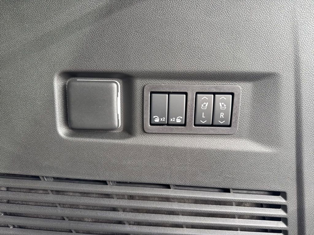 New 2026 GMC Yukon Elevation image 33