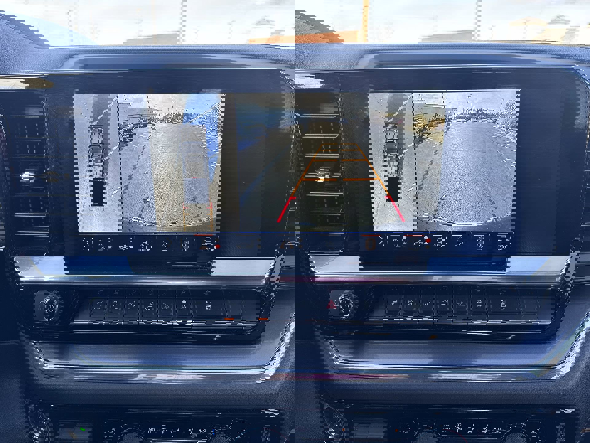 Used 2024 Chevrolet Silverado 1500 High Country w/ Technology Package image 17