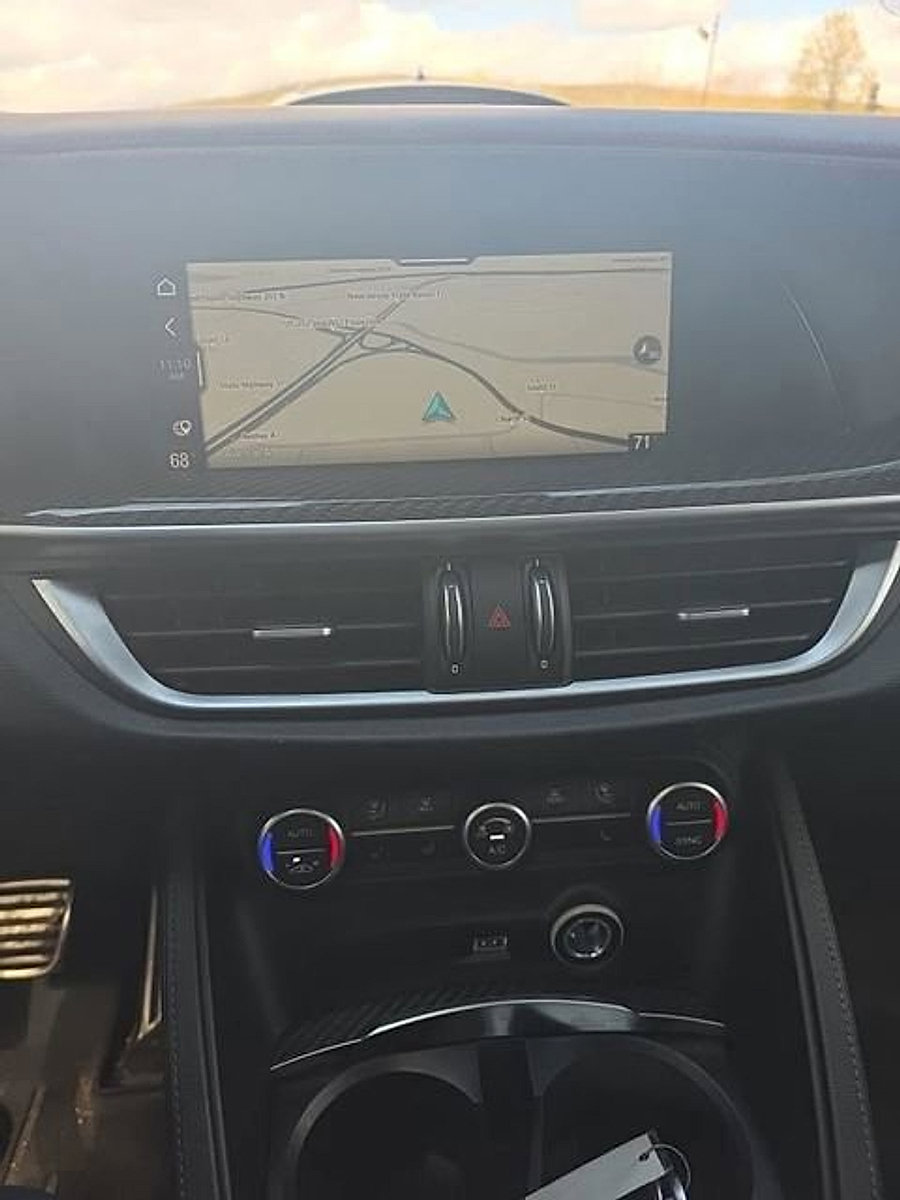 Used 2023 Alfa Romeo Stelvio Estrema image 12