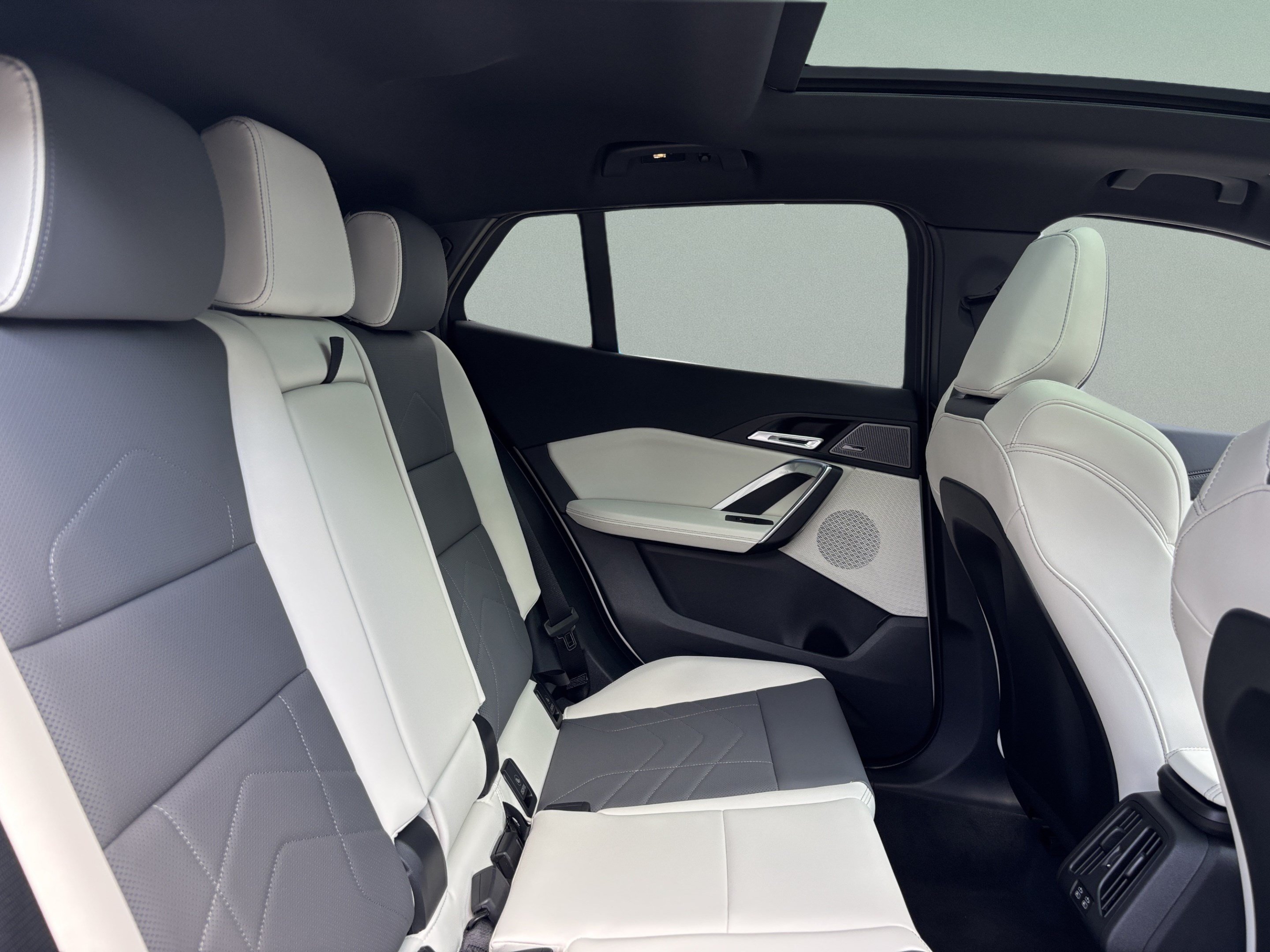 New 2027 BMW X2 xDrive28i AWD/4WD image 26