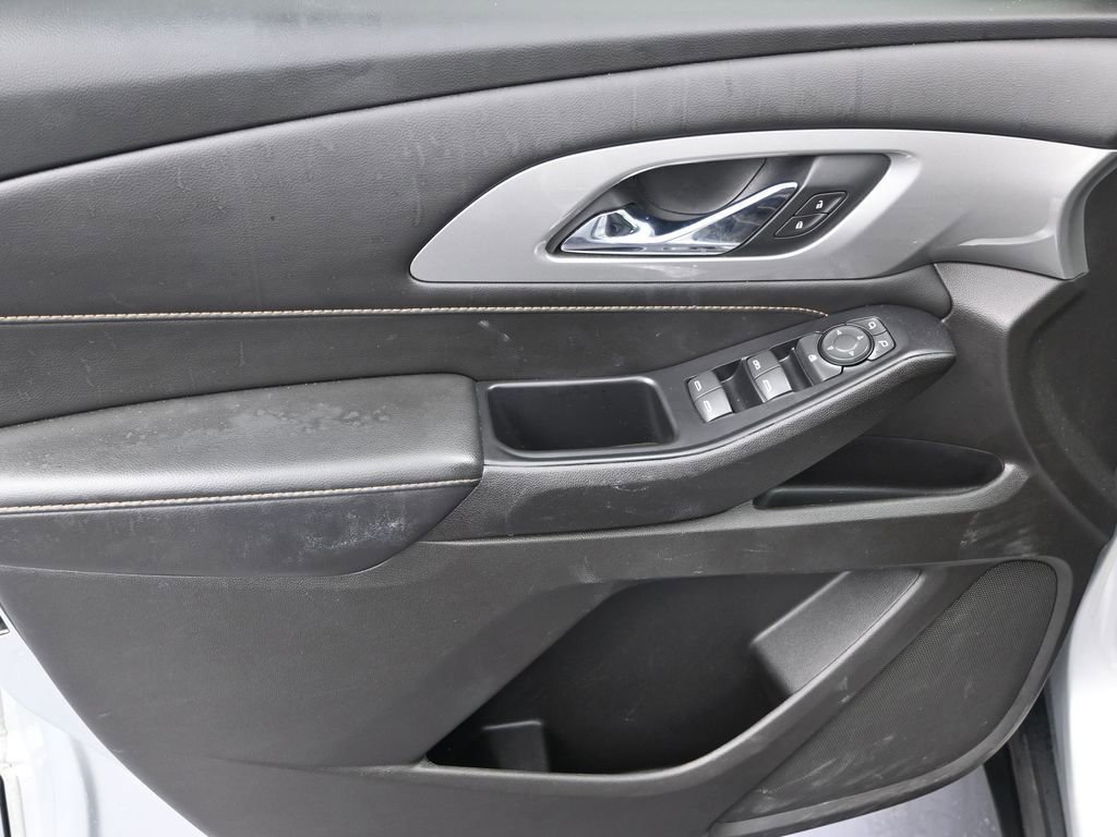 Used 2021 Chevrolet Traverse LT image 11