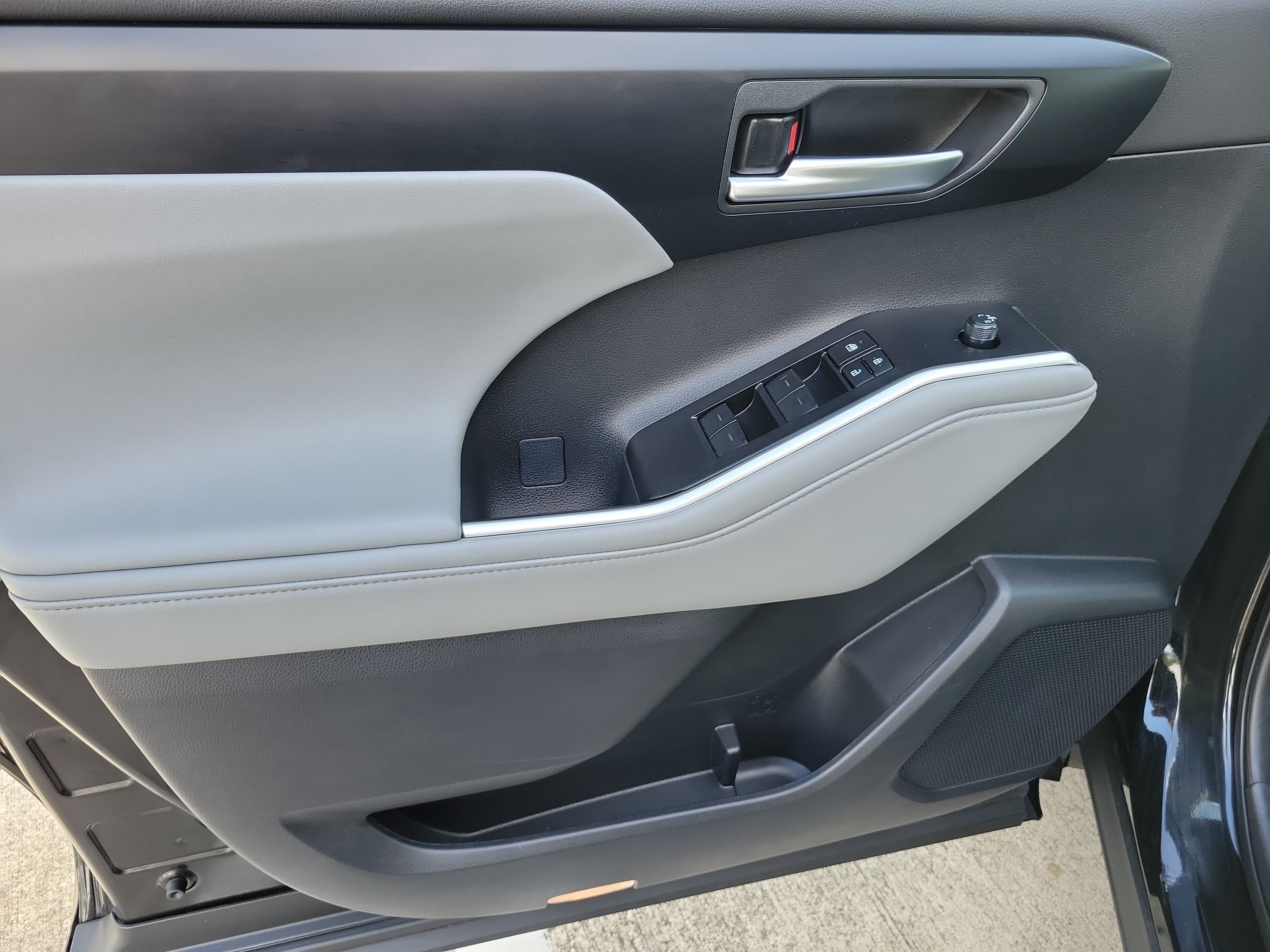 Certified 2025 Toyota Highlander XLE AWD/4WD image 23