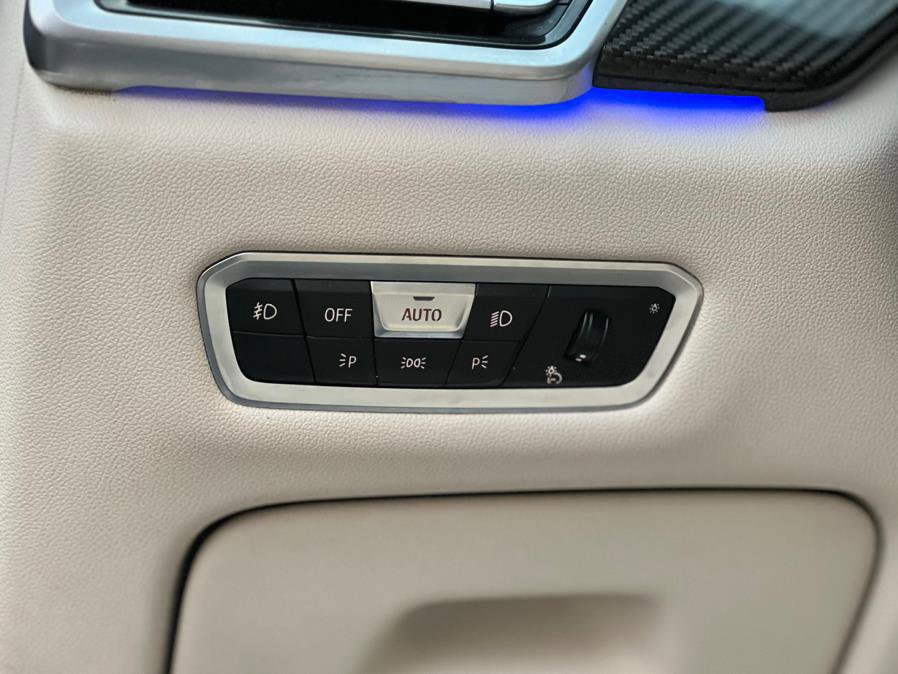 Used 2020 BMW X6 M50i w/ Premium Package image 11