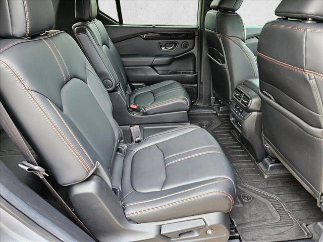Used 2025 Honda Pilot TrailSport image 21