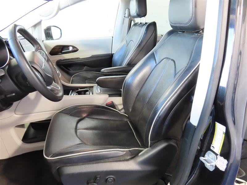 Used 2022 Chrysler Pacifica Limited image 14