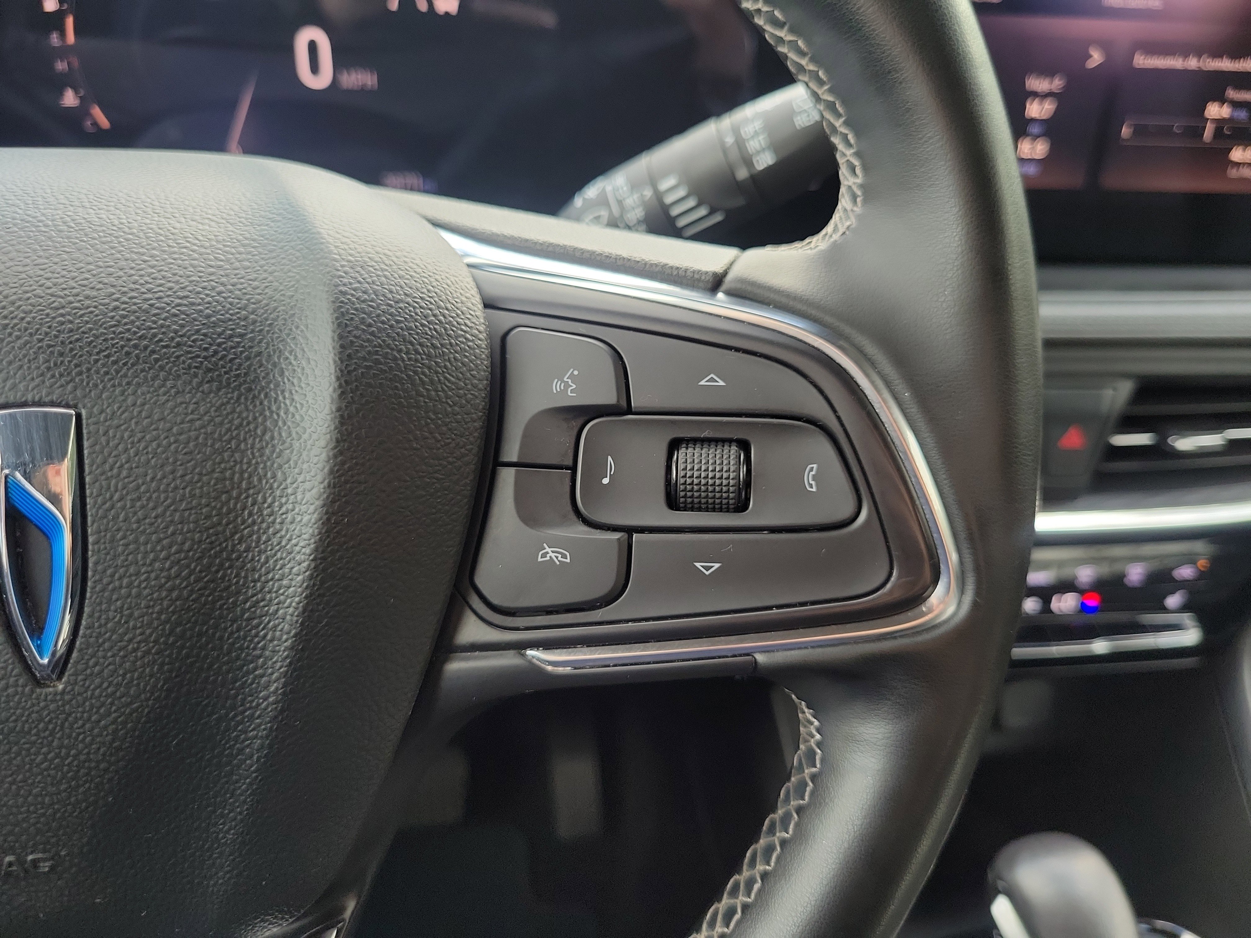 Used 2024 Buick Encore GX Avenir image 21