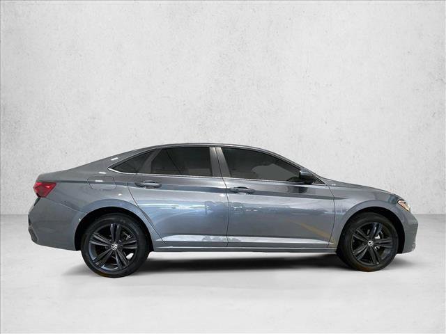 Used 2024 Volkswagen Jetta SE image 5