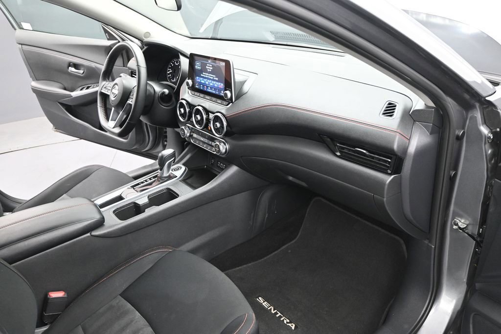 Used 2025 Nissan Sentra SR FWD image 21