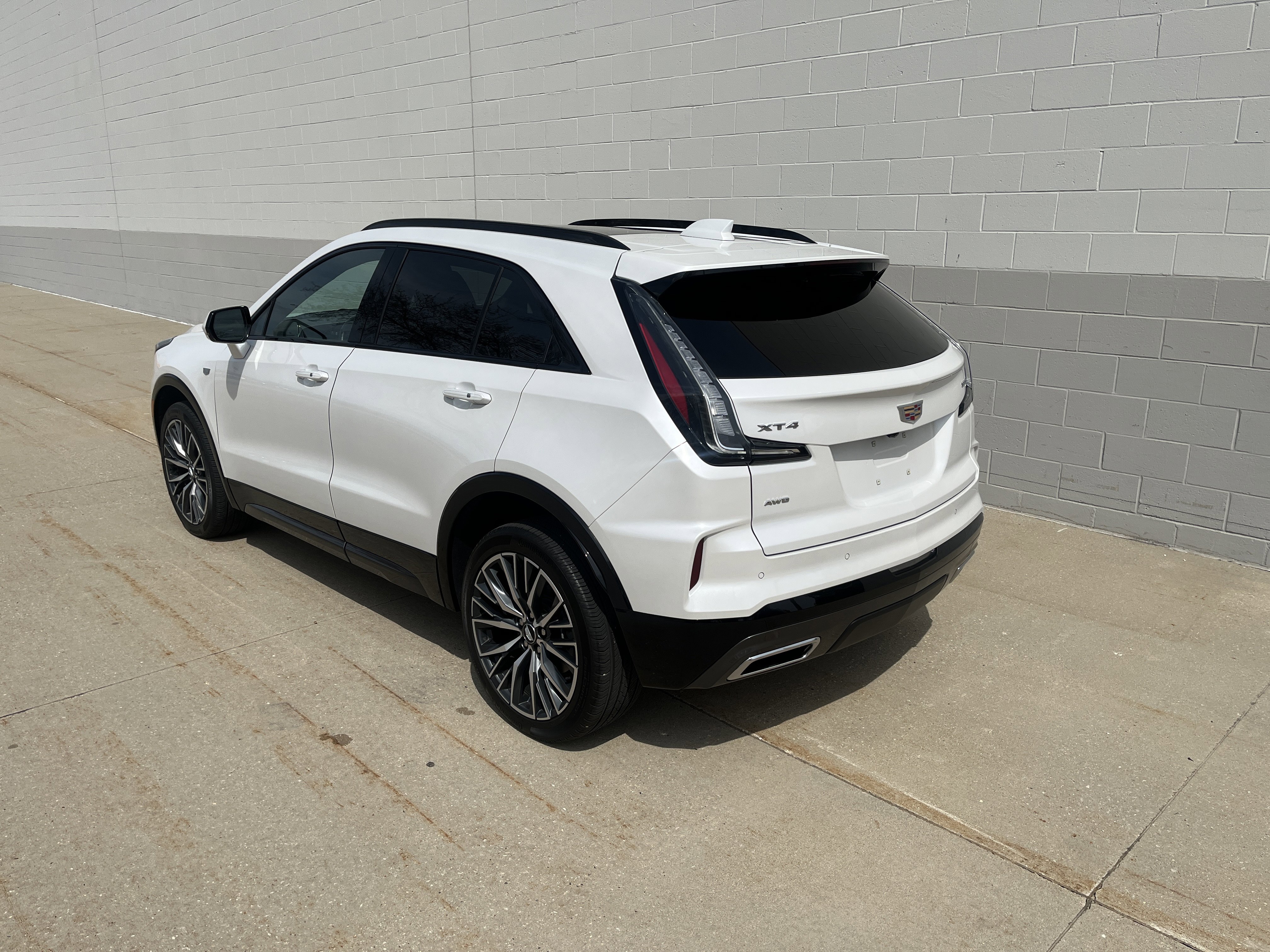 Used 2024 Cadillac XT4 Sport w/ Cold Weather Package AWD/4WD image 5