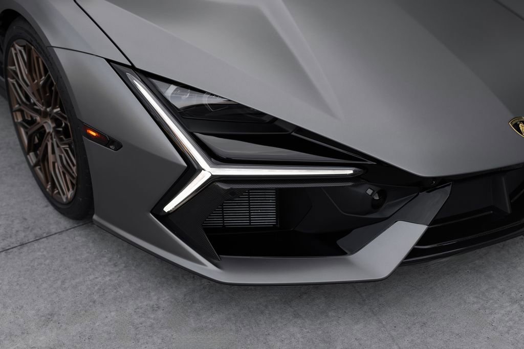 Used 2025 Lamborghini Revuelto AWD/4WD image 9